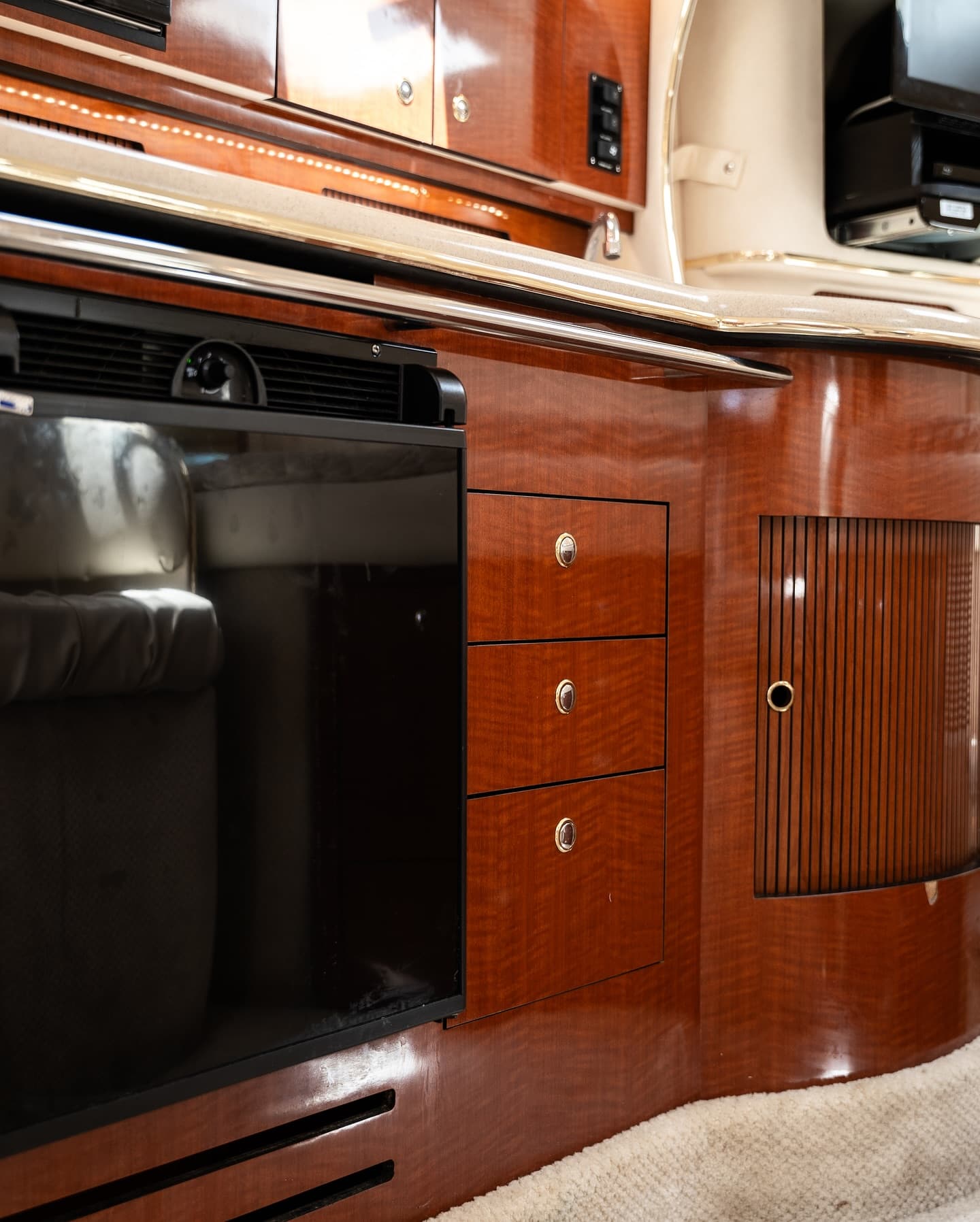 Date Night Charters (Monday — Thursday 6:30pm - 8:30pm) with Mahogany Yacht Charters