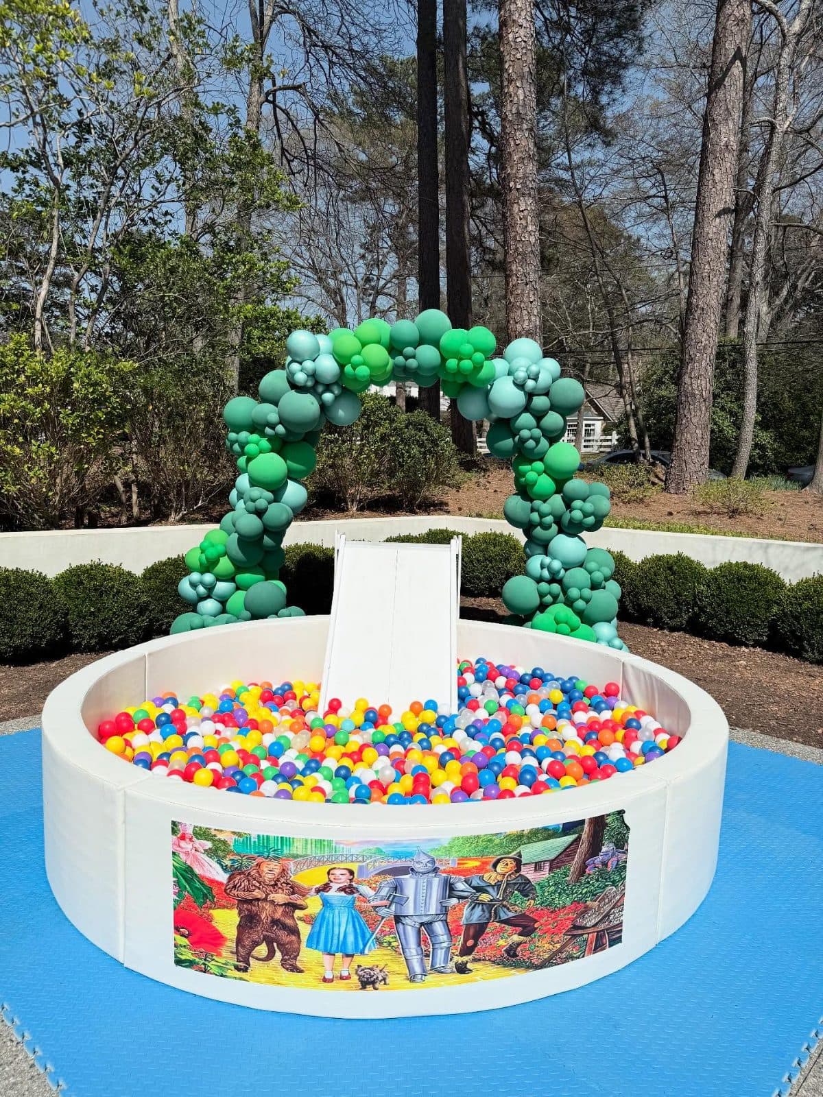 Round White 10x10 Ball Pit